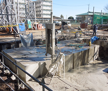 鉄塔基礎　切断解体①